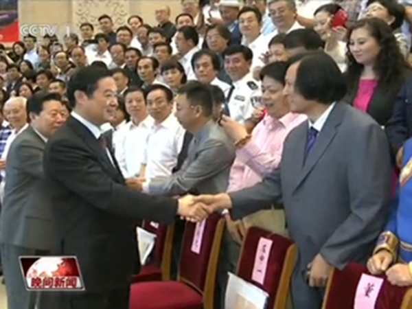 2016年6月13日至15日，中國(guó)民間文藝家協(xié)會(huì)第九次全國(guó)代表大會(huì)在北京京西賓館隆重舉行，中央政治局委員、書記處書記，中宣部部長(zhǎng)劉奇葆，中國(guó)文聯(lián)主席孫家正，中國(guó)民間文藝家協(xié)會(huì)主席潘魯生等各級(jí)領(lǐng)導(dǎo)參加。華藝雕塑董事長(zhǎng)傅紹相參加代表大會(huì)，并與劉奇葆部長(zhǎng)親切握手。